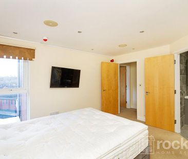 2 bedroom penthouse to rent - Photo 5