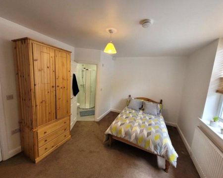 4 bedroom property to rent - Photo 2