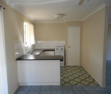 Comfortable 3-Bedroom Home with Air Conditioning & Convenient Locat... - Photo 3