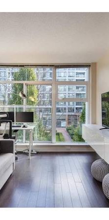 Executive Studio in the heart of Kitsilano (fully furnished) - Photo 1