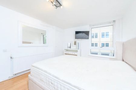 1 bedroom flat in London - Photo 5