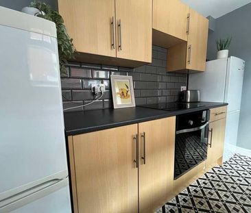 Spare Room // Available Now, LN5 - Photo 6