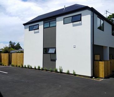 Nearly new 2 bedroom townhouse - Photo 4