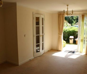 Flat to rent on - Photo 1