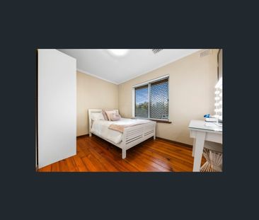 Stunning 4 bedroom family home with Solar system - Photo 6