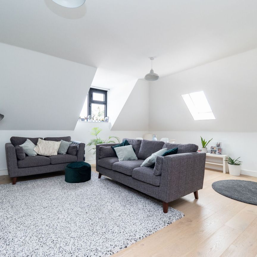 The Broadway, Cheam, SM3 - Photo 1