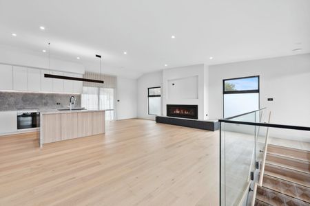 High-end beachside living, brand new unit- bills and garden maintenance included! - Photo 3