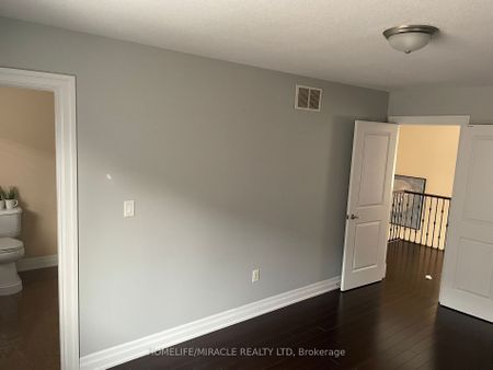 Detached Home For Lease | X8137550 - Photo 5