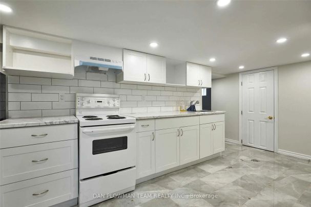 Property For Lease | E9048109 - Photo 1