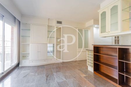 3 bedroom luxury Apartment for rent in Barcelona, Catalonia - Photo 2