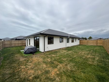 Modern and Spacious 3-Bedroom Home in Aranui - Photo 2