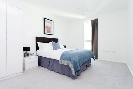 Millharbour - Photo 4