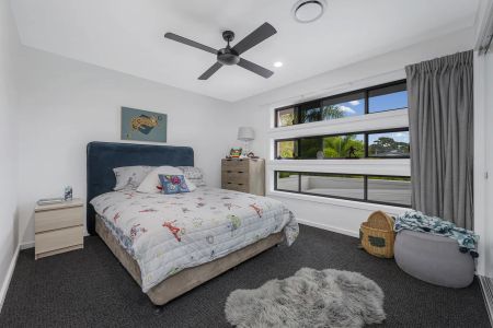 Architect-designed family oasis - Photo 3