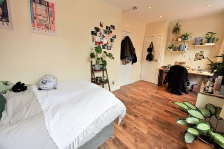 1 bedroom in a house share to rent - Photo 4