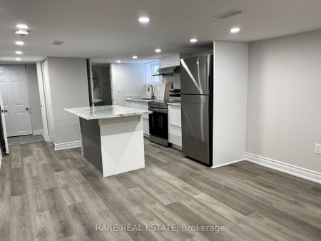 Detached Home For Lease | X8120704 - Photo 5