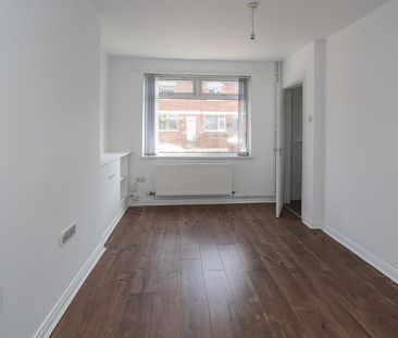 16 Empire Parade, BT126GN, Belfast - Photo 1