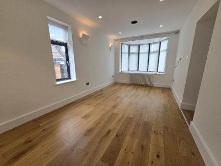 4 bedroom semi-detached house to rent - Photo 3