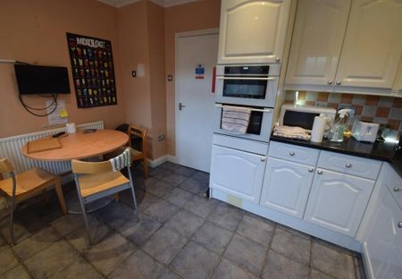 5 bedroom terraced house to rent - Photo 4