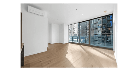 LUXURY THREE-BEDROOM RESIDENCE AT WEST SIDE PLACE - Photo 2