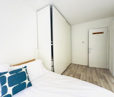 4 bedroom flat share to rent - Photo 3