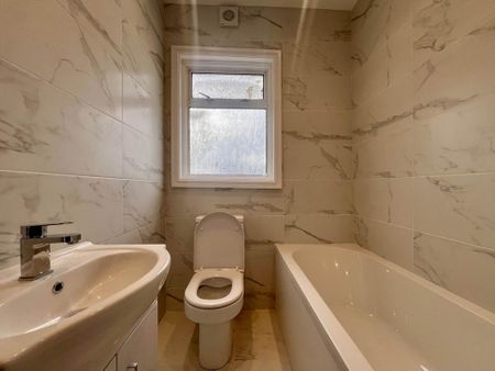 4 bedroom terraced house to rent - Photo 5