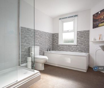 4 bedroom semi-detached house to rent - Photo 6