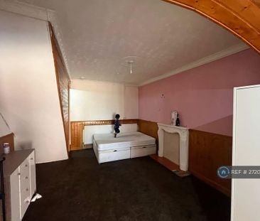 1 bedroom in a flat share to rent - Photo 4