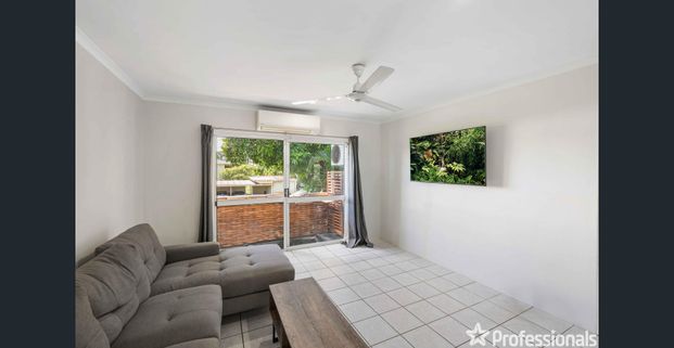 Fully Furnished & Fully Air Conditioned 1st floor 2 bedroom Apartment - Close to City - Photo 1