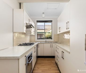 Classic Charm with Contemporary Comfort in the Heart of Ringwood - Photo 2