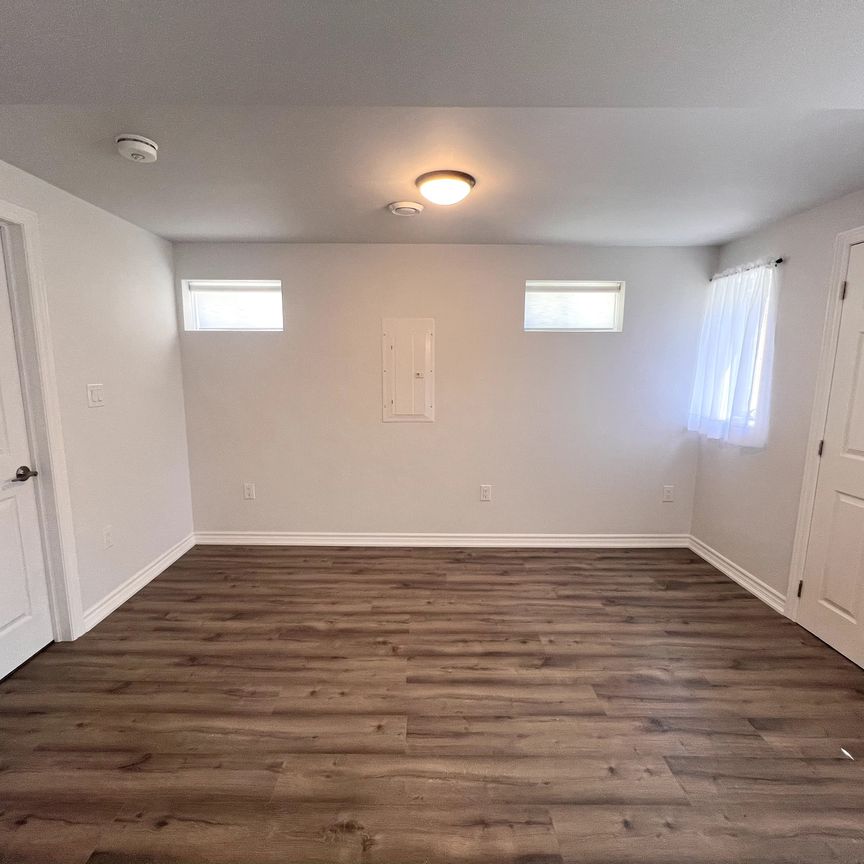 For Lease - 114 B Wood Crescent, Essa, Ontario - Photo 1