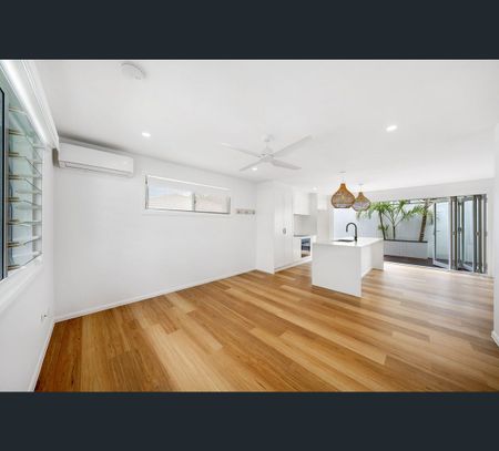 1/25 Evandale Crescent, Miami, Qld 4220 - Photo 2