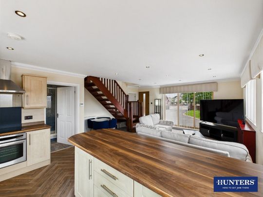 3 bedroom Bungalow To Let - Photo 1