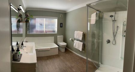 Stunning 3BR Mount Maunganui Oasis - Photo 4