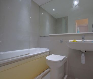Viridian Court, Ashford Road, Feltham, TW13 - Photo 2