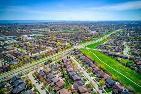 For Lease - 2075 Banbury Crescent, Oakville, Ontario - Photo 3