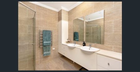 FAMILY-FRIENDLY ENTERTAINER IN SOUGHT-AFTER COBBITTY - Photo 3