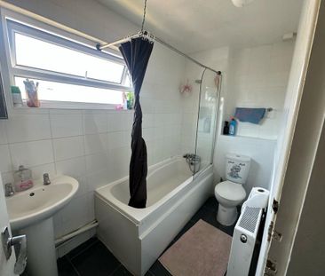 4 bedroom terraced house to rent - Photo 2