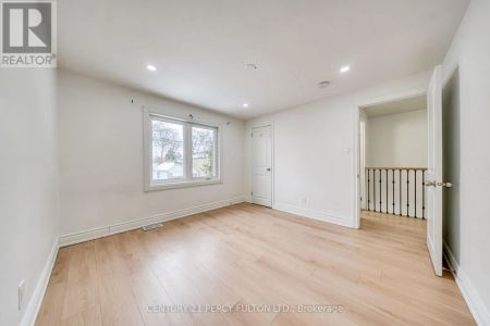 194 KENNEDY ROAD - Photo 2