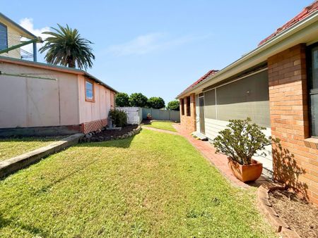 296 The Esplanade, Speers Point - Photo 3