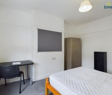 6 bedroom Town house To Let - Photo 2