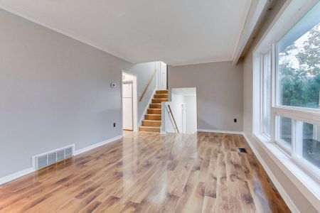 For Lease - 364 Agar Avenue, Bradford West Gwillimbury, Ontario - Photo 4