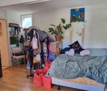 WELL PRESENTED STUDIO FLAT: - Photo 2