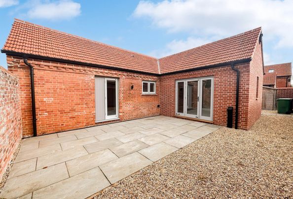 Melton Constable - Photo 1
