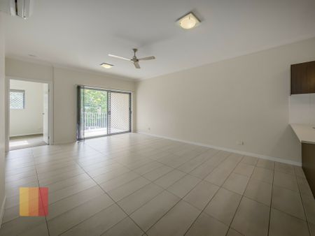 MODERN 2 BEDROOM UNIT IN CENTRAL LOCATION - Photo 2