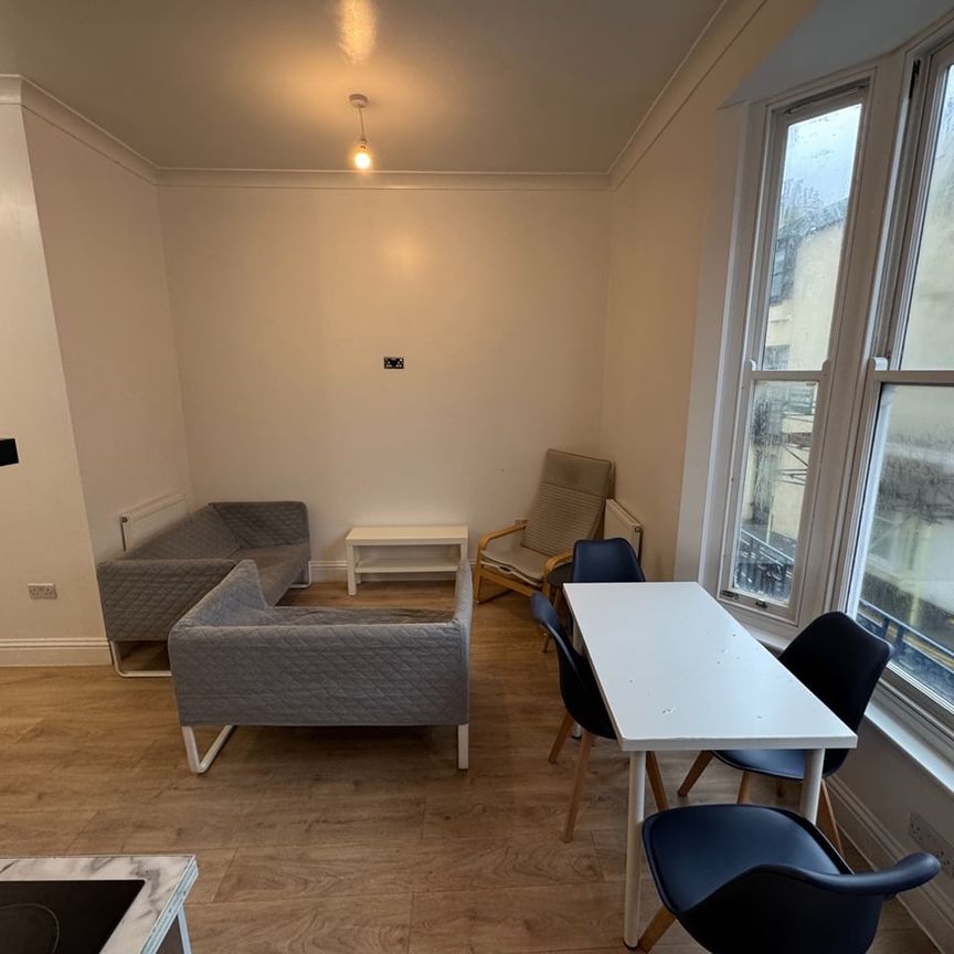 Room in a Shared House, Bedford Place, BN1 - Photo 1