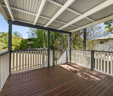 Cute Cottage in Prime Position - Photo 2