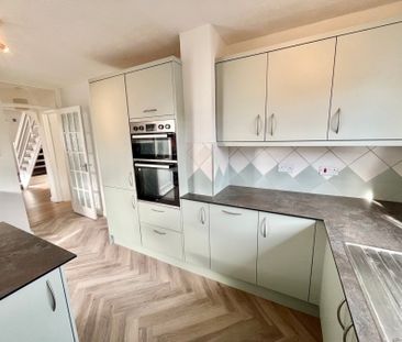 Bilberry Grove, Taunton, Somerset - Photo 2