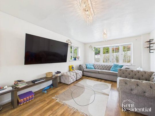 4 bedroom detached house to rent - Photo 1