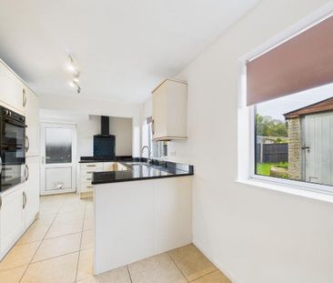 3 bedroom end of terrace house to rent - Photo 3