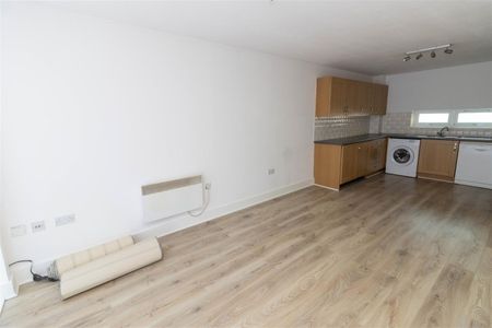 2 Bedroom Flat - Ground Floor - Photo 3